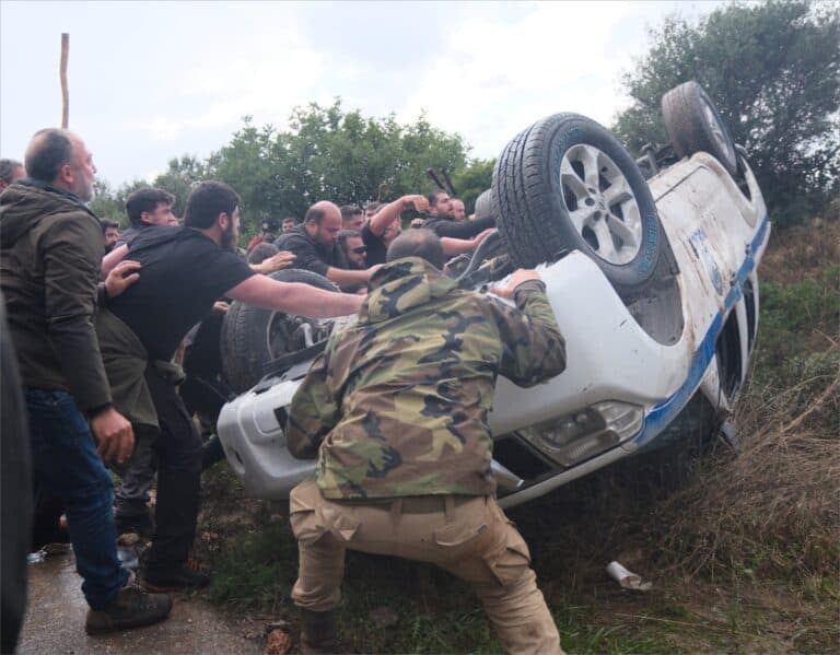 Σοβαρά επεισόδια στην Κρήτη: Αγρότες επιτέθηκαν σε αστυνομικούς – Βαρύτερες κατηγορίες για απόπειρες ανθρωποκτονίας
