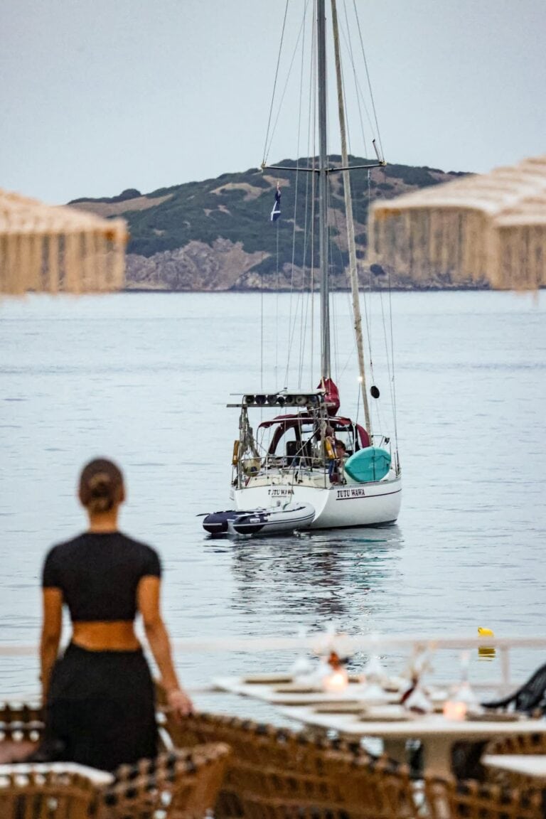 Το Octopus Beach Bar & Restaurant αναζητά νέα άτομα για τη σεζόν