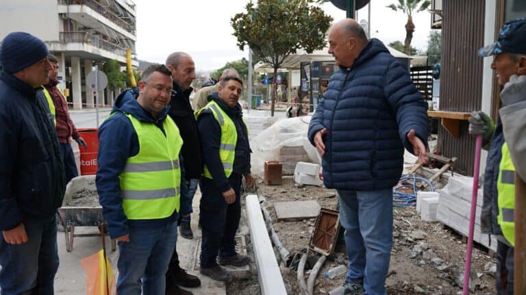 Βόλος: Ξεκίνησαν οι εργασίες ανακατασκευής των πεζοδρομίων στην οδό Δημητριάδος – Αυτοψία Μπέου στο σημείο 