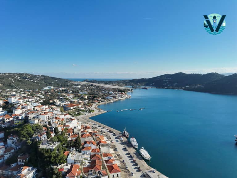Σκιάθος: Ρεκόρ αφίξεων αλλά καμπανάκι από τους ξενοδόχους για τα όρια του νησιού
