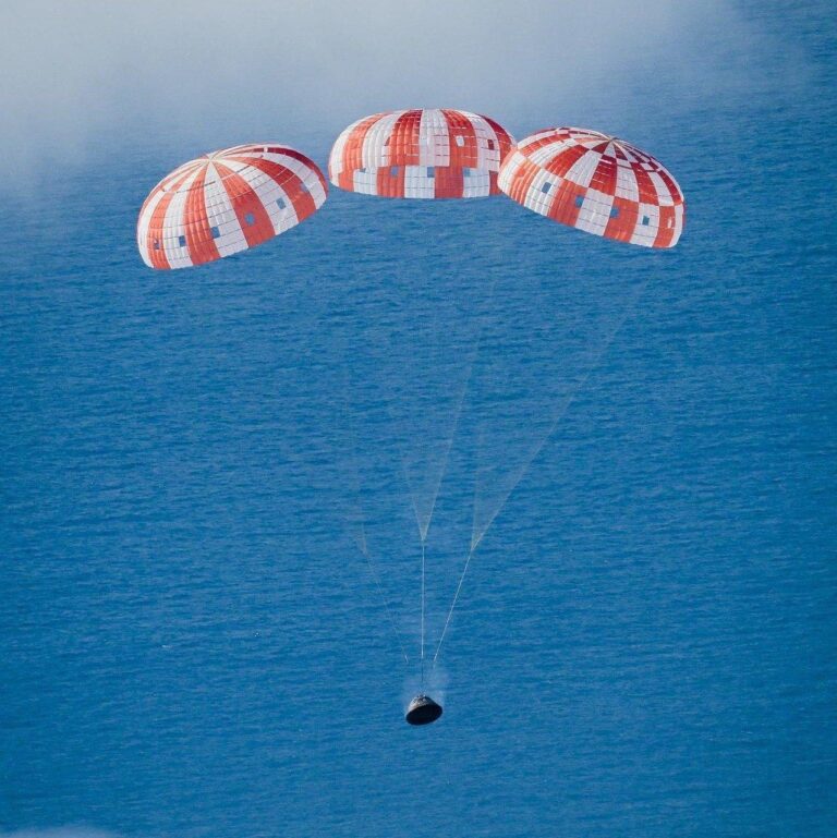 Artemis II: Επιστροφή από τη Σελήνη και επιτυχημένη προσθαλάσσωση