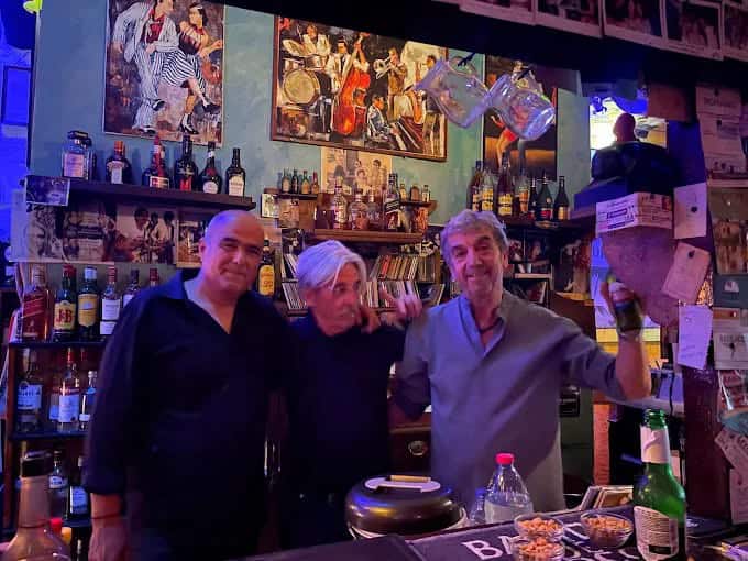 ΚΕΝΤΑΥΡΟΣ: ΤΟ ΠΙΟ ΠΑΛΙΟ BAR ΣΤΗΝ ΣΗΜΕΡΙΝΗ ΣΚΙΑΘΟ