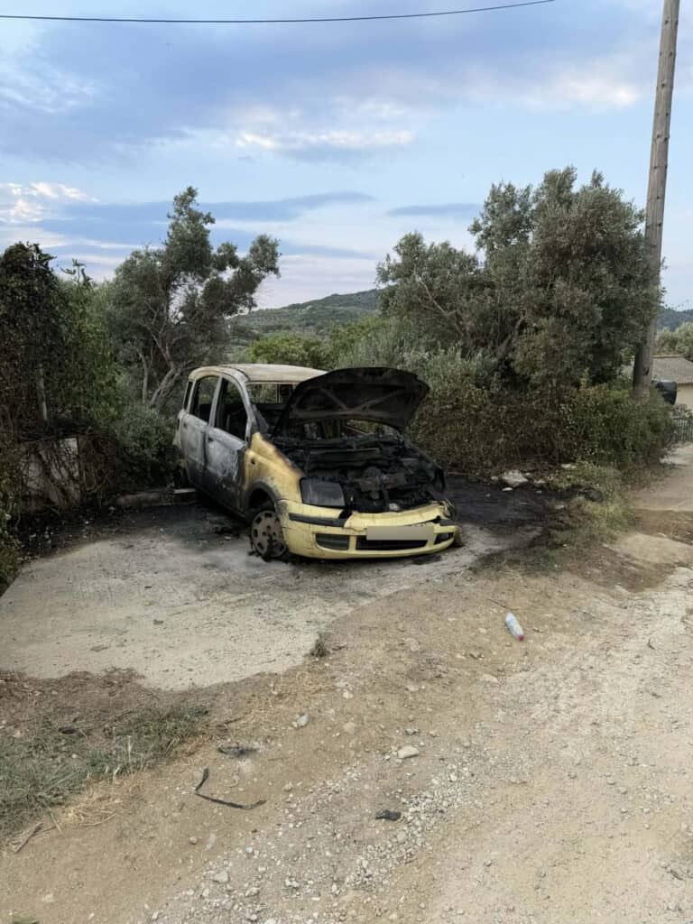 Φωτιά σε Ι.Χ. κοντά στο Αεροδρόμιο Σκιάθου – Άμεση κινητοποίηση Πυροσβεστικής και Αστυνομίας