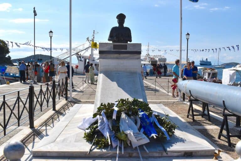 Ο Δήμος Σκιάθου τίμησε τη μνήμη της 83ης επετείου από τη βύθιση του Υποβρυχίου Υ1 «ΚΑΤΣΩΝΗΣ» στις 14 Σεπτεμβρίου 1943, σε συνεργασία με το Πολεμικό Ναυτικό