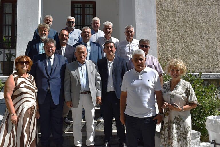 Ζημιά από τις αποκλίσεις τιμών στις δημοπρασίες αιγιαλού