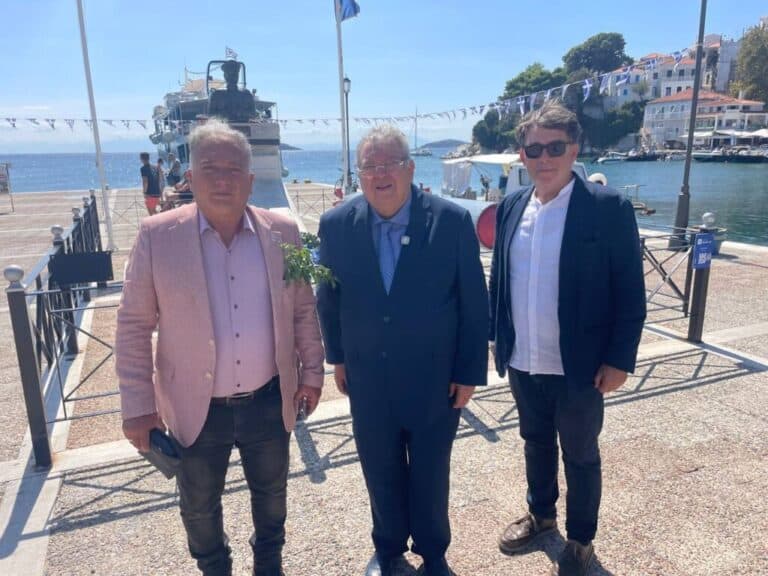 Το κόμμα «ΝΙΚΗ» τίμησε την 83η επέτειο από τη βύθιση του υποβρυχίου «Λάμπρος Κατσώνης»