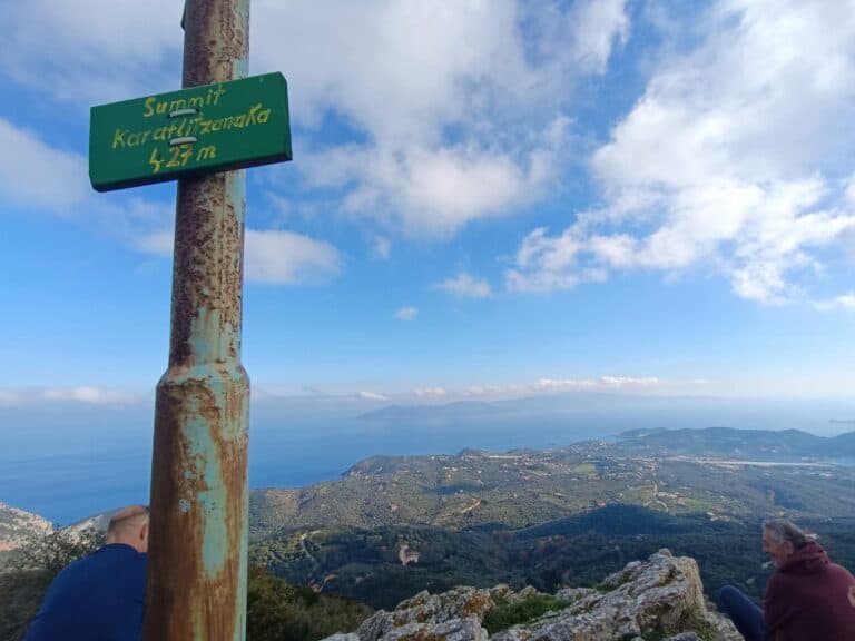 Μια Κυριακή από ψηλά – Στα 433 μ. της Καραφλιτζανάκα, η Σκιάθος σε όλο της το μεγαλείο..