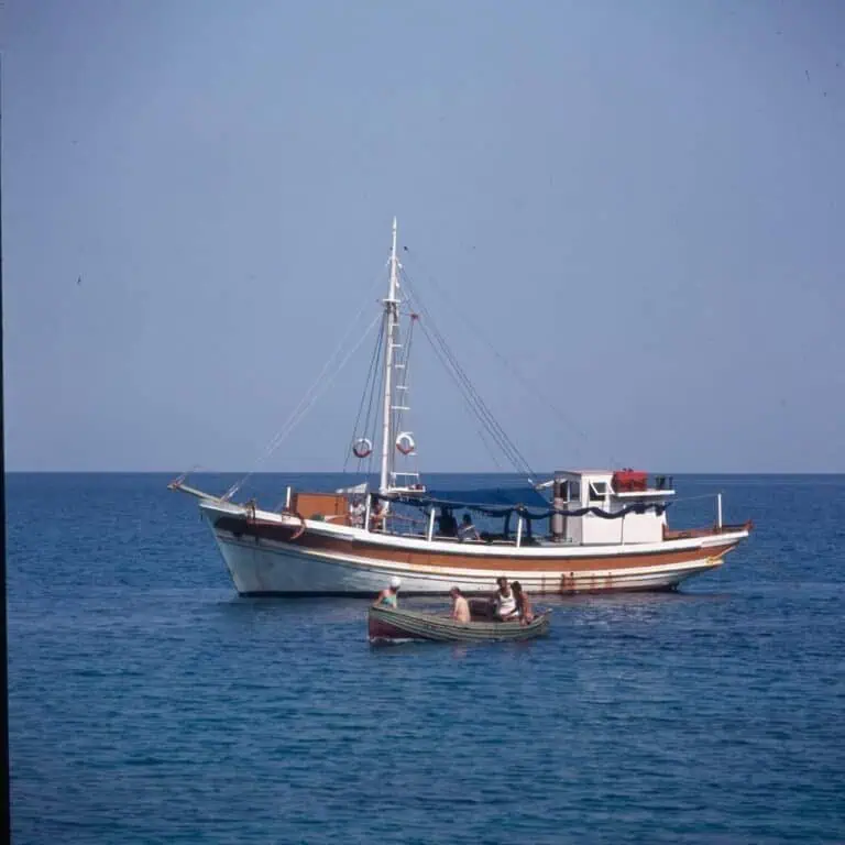 Χρόνια πολλά στους ναυτικούς ζώντες και τεθνεώτες