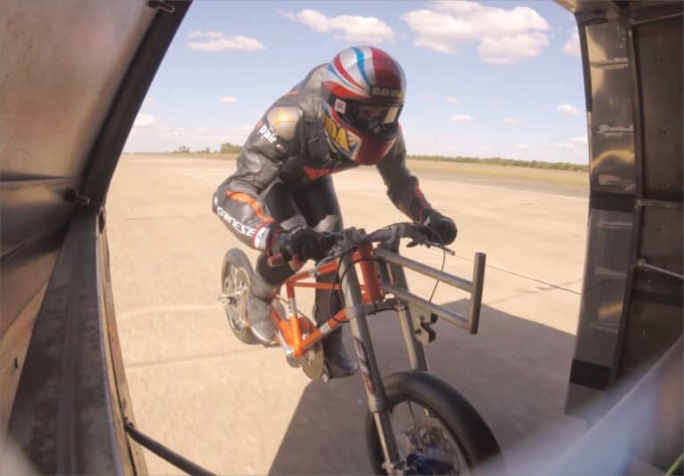 Τρομακτικό ατύχημα ποδηλάτη στα 175 mph κατά την προσπάθεια για παγκόσμιο ρεκόρ