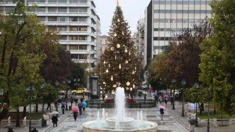 Καιρός – Μαρουσάκης: Βροχές, χιόνια και ισχυροί άνεμοι ανήμερα των Χριστουγέννων
