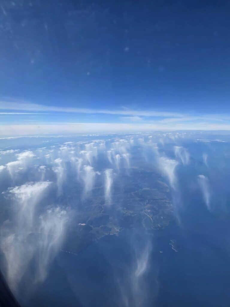 Σπάνια θέαση νεφών Virga πάνω από τη Σκιάθο