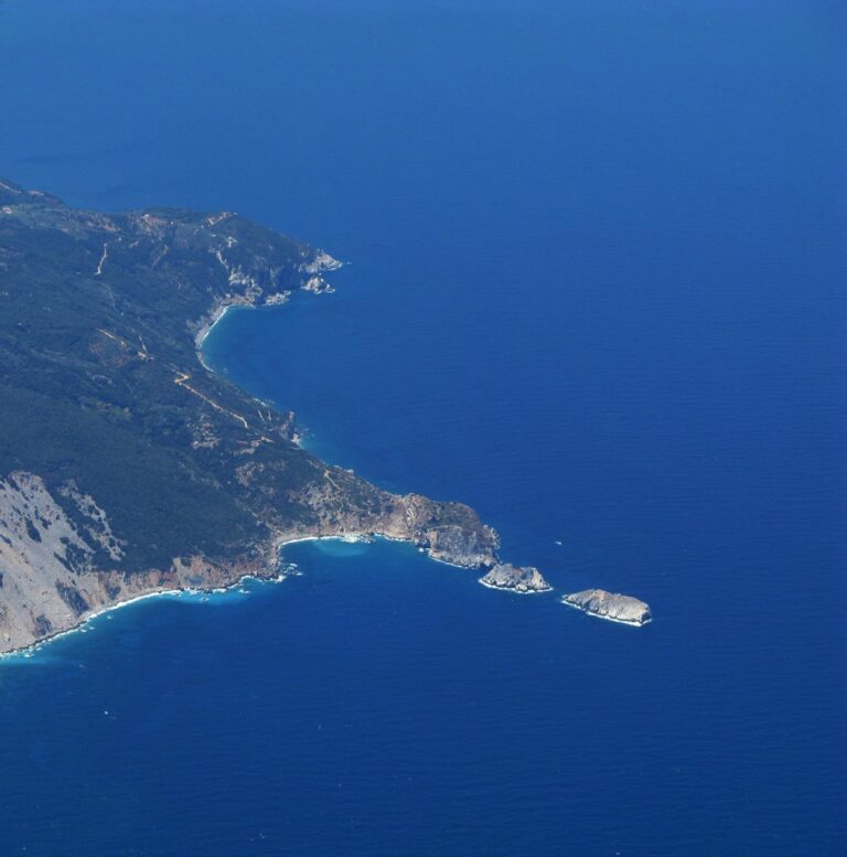 Kι όταν τέλειωσε τη Σκιάθο ο θεός..