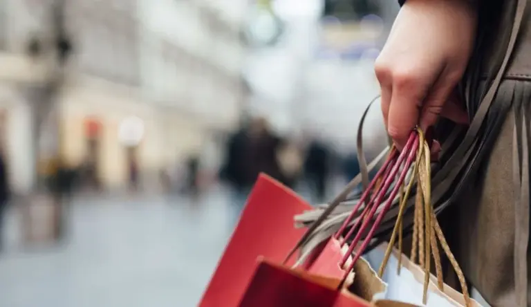 Ξεκινούν οι Χειμερινές Εκπτώσεις – Όλα όσα πρέπει να γνωρίζετε