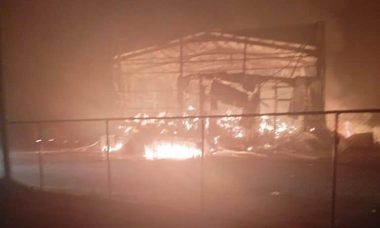 Φωτιά με νεκρούς σε βιομηχανία στα Τρίκαλα