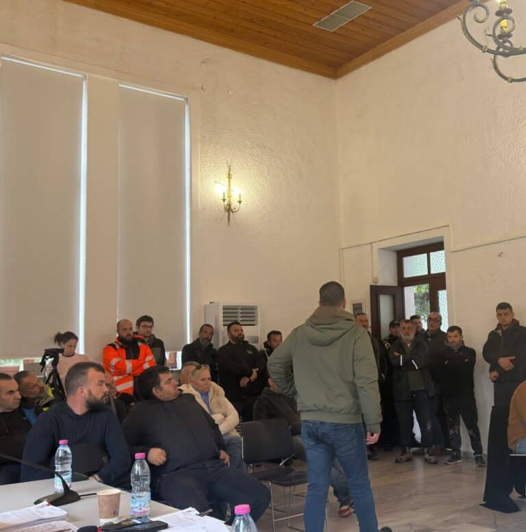 Παράλυση αντί για πρόοδο…