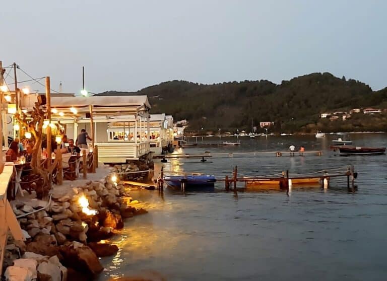 Ας το σκεφτούμε όλοι σοβαρά..