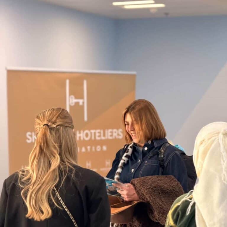 Η Ένωση Ξενοδόχων Σκιάθου καλωσόρισε τους πρώτους επισκέπτες του νησιού από το εξωτερικό