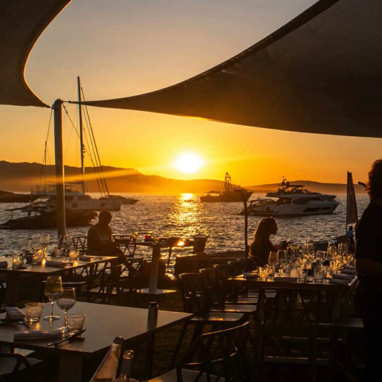 Η Ελλάδα πρέπει να προχωρήσει.