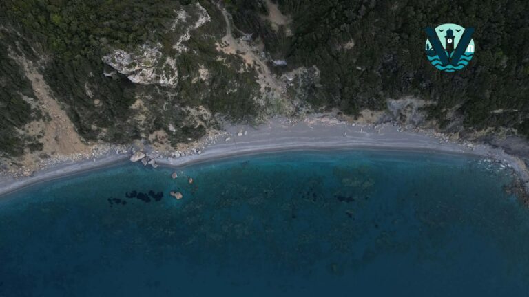 Από τα 10.000€ στα… 360€: Ποιος χαρίζει τις παραλίες της Σκιάθου;