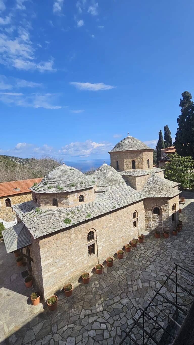 Κατανυκτικές Ακολουθίες στη Σκιάθο: Το Πρόγραμμα της Μεγάλης Εβδομάδας στη Μονή Ευαγγελισμού της Θεοτόκου