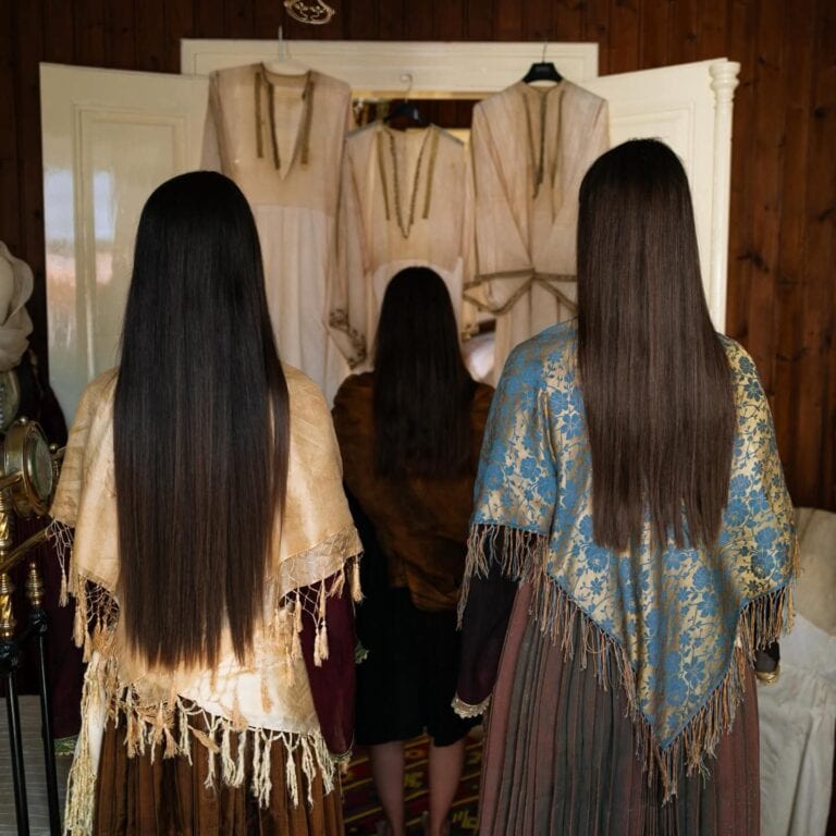 Σκιαθίτικο Σπίτι : Τα καλά ρούχα τα κρατούσαμε για λίγες φορές..