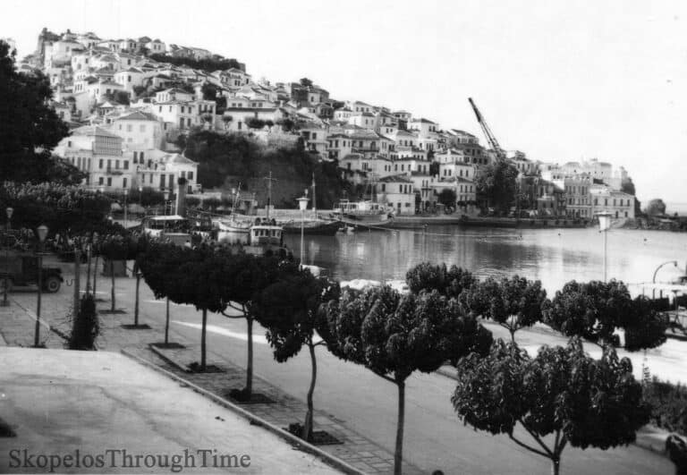 Από την κατασκευή της προβλήτας τη δεκαετία του ’70 στην εκβάθυνση του σήμερα στον Μόλο Σκοπέλου