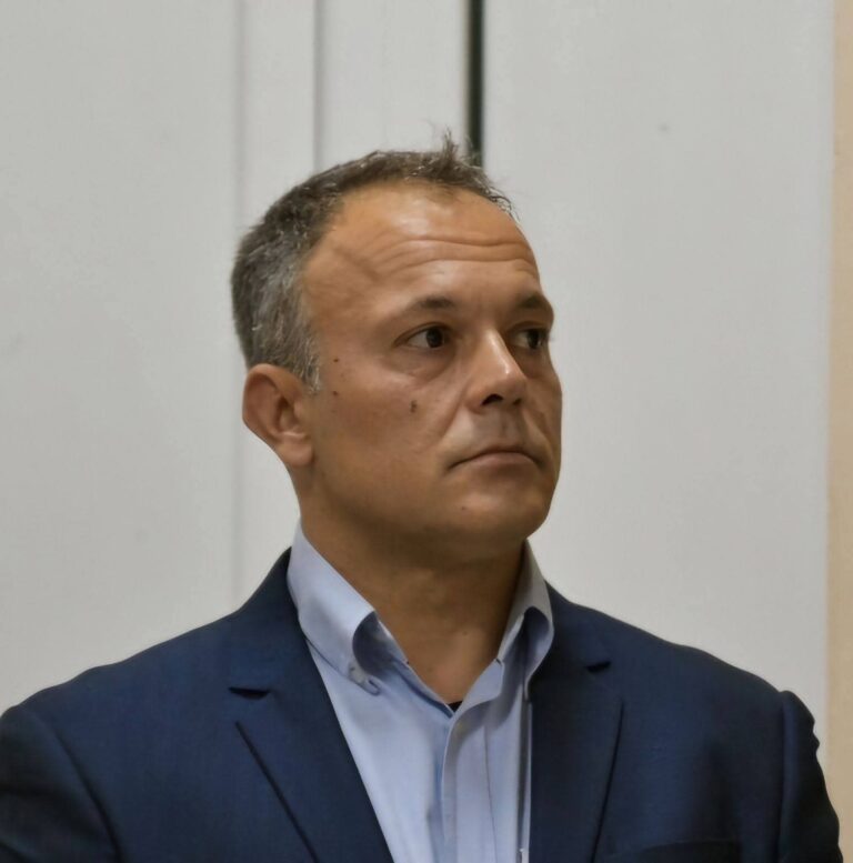 Όταν η «Άποψη» Σταματά και Αρχίζει η Τυφλή Υπεράσπιση…