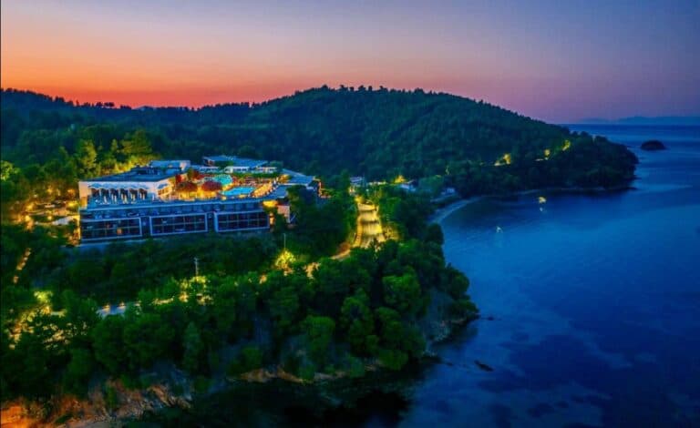 Δυναμικά στη νέα τουριστική περίοδο το Skiathos Palace Hotel – Έναρξη για το 2026 με αγιασμό, ευχές και δεξίωση (εικόνες)