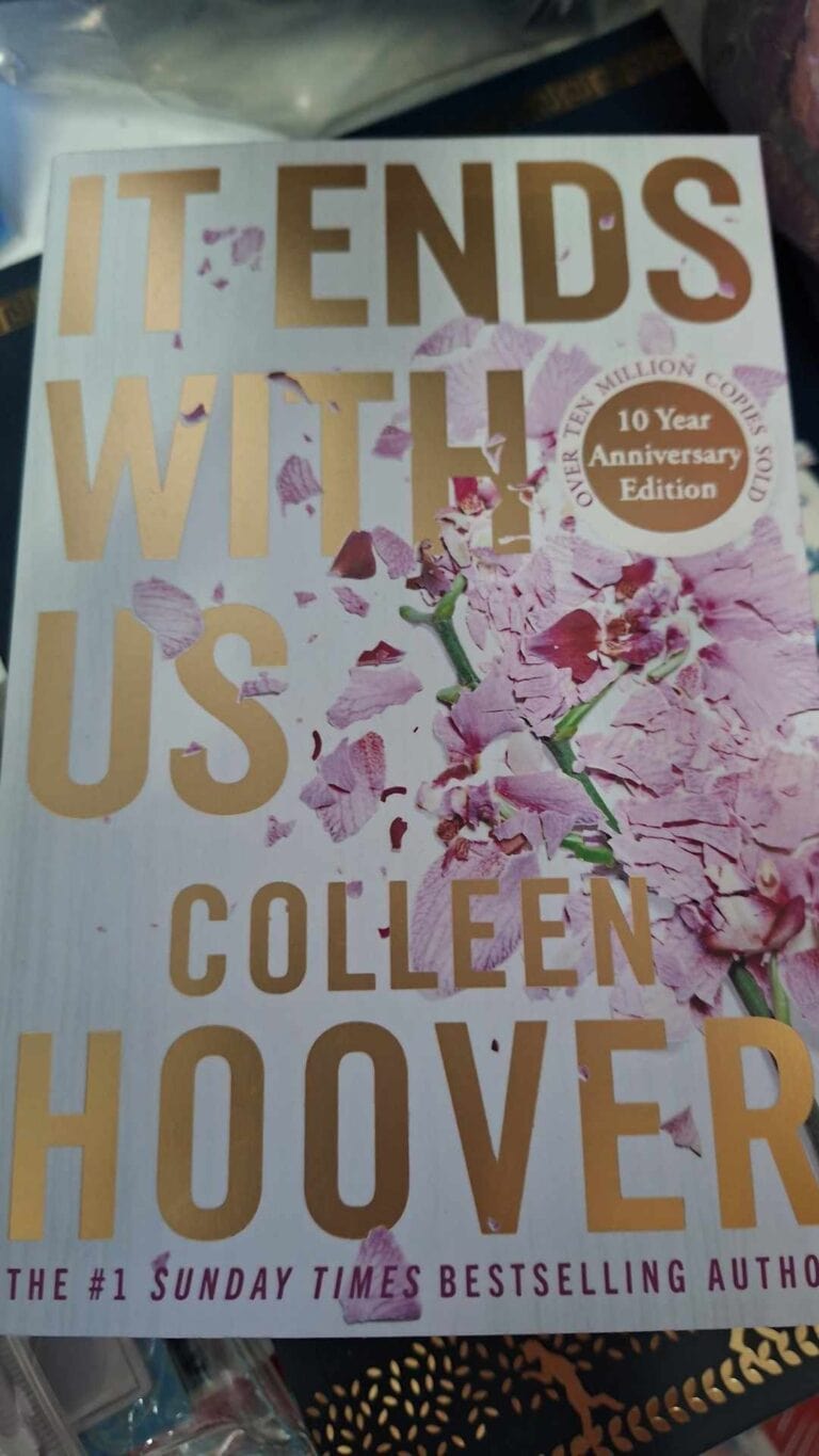«It Ends With Us»: Το παγκόσμιο bestseller της Colleen Hoover τώρα διαθέσιμο στο βιβλιοπωλείο «ΣΤΗΝ ΠΕΝΑ» στη Σκιάθο