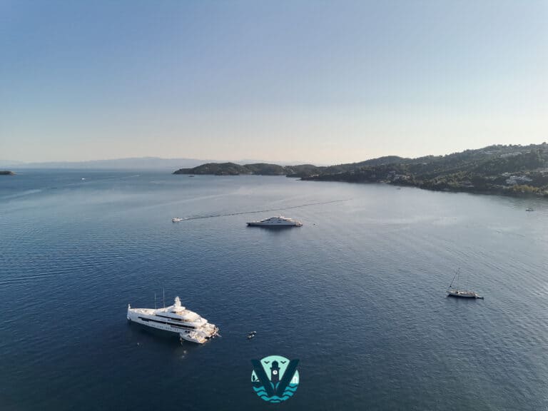 Στη Σκιάθο το υπερπολυτελές superyacht «Zeus» των 74,5 μέτρων